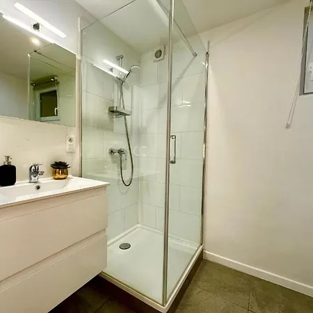 Luxury By Rikas Apartment *
