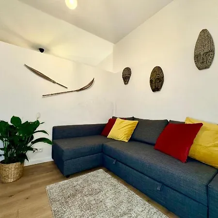 Luxury By Rikas Apartment *