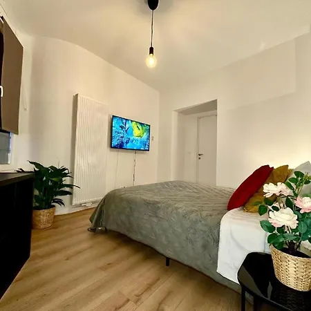 Luxury By Rikas Apartment